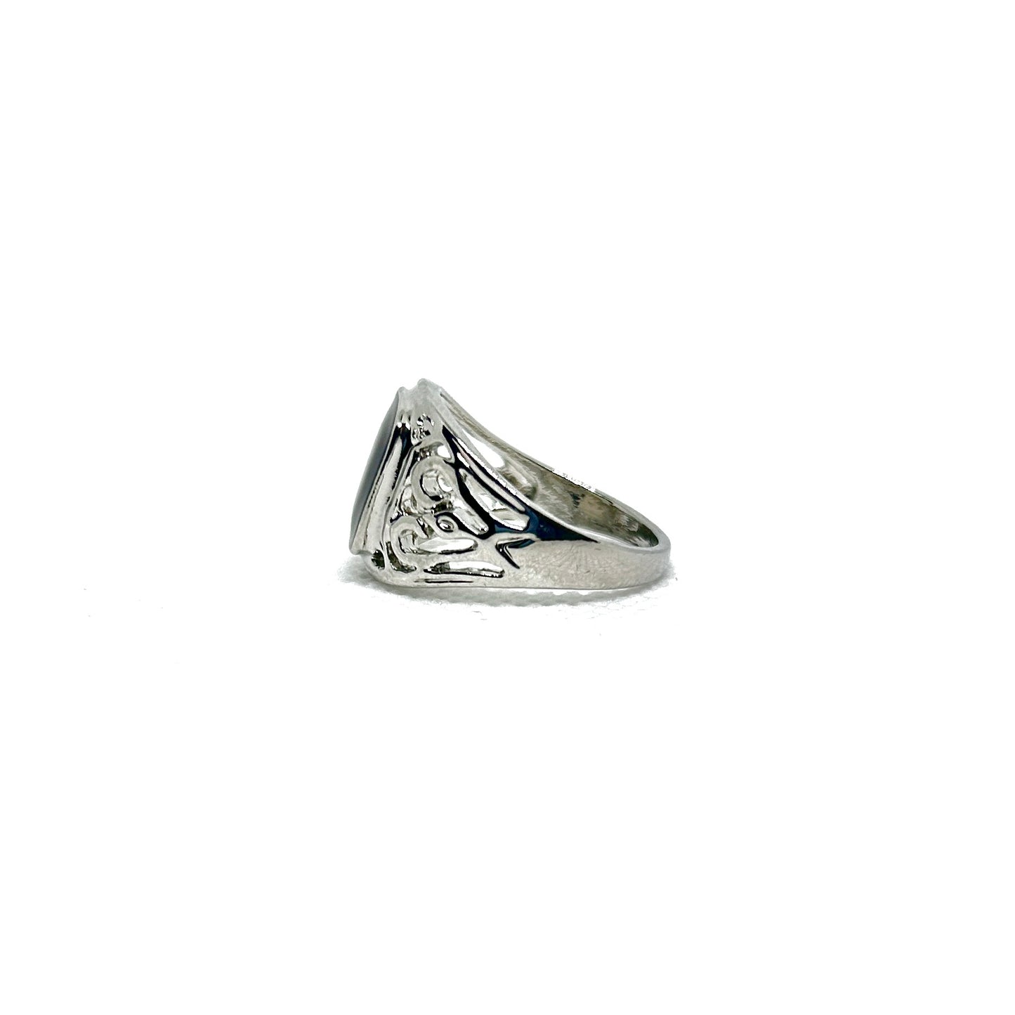 Noble-Onyx-Ring